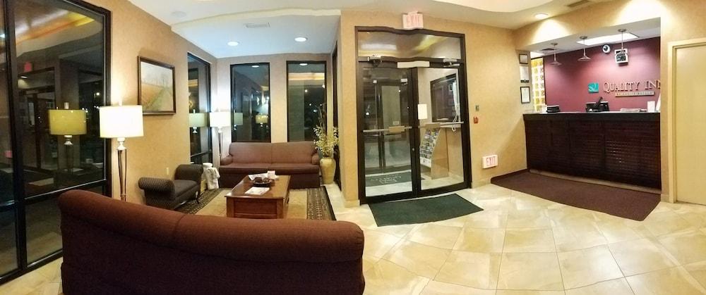 Quality Inn Александрия Екстериор снимка