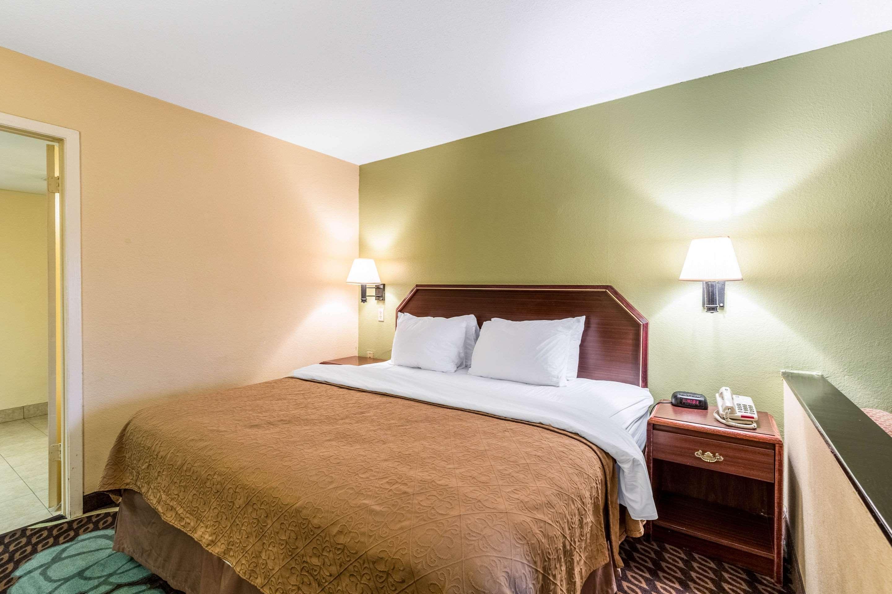 Quality Inn Александрия Екстериор снимка