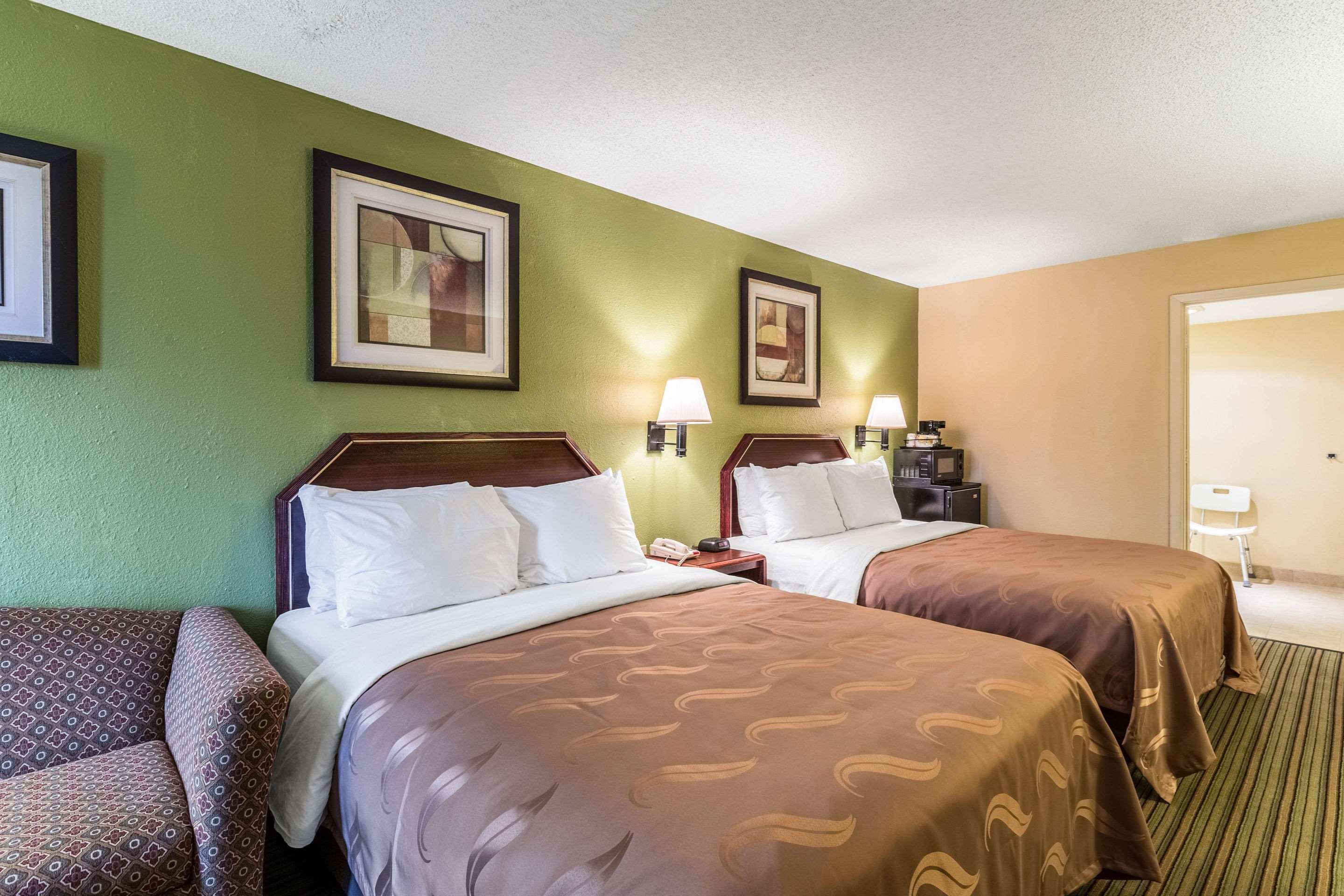 Quality Inn Александрия Екстериор снимка