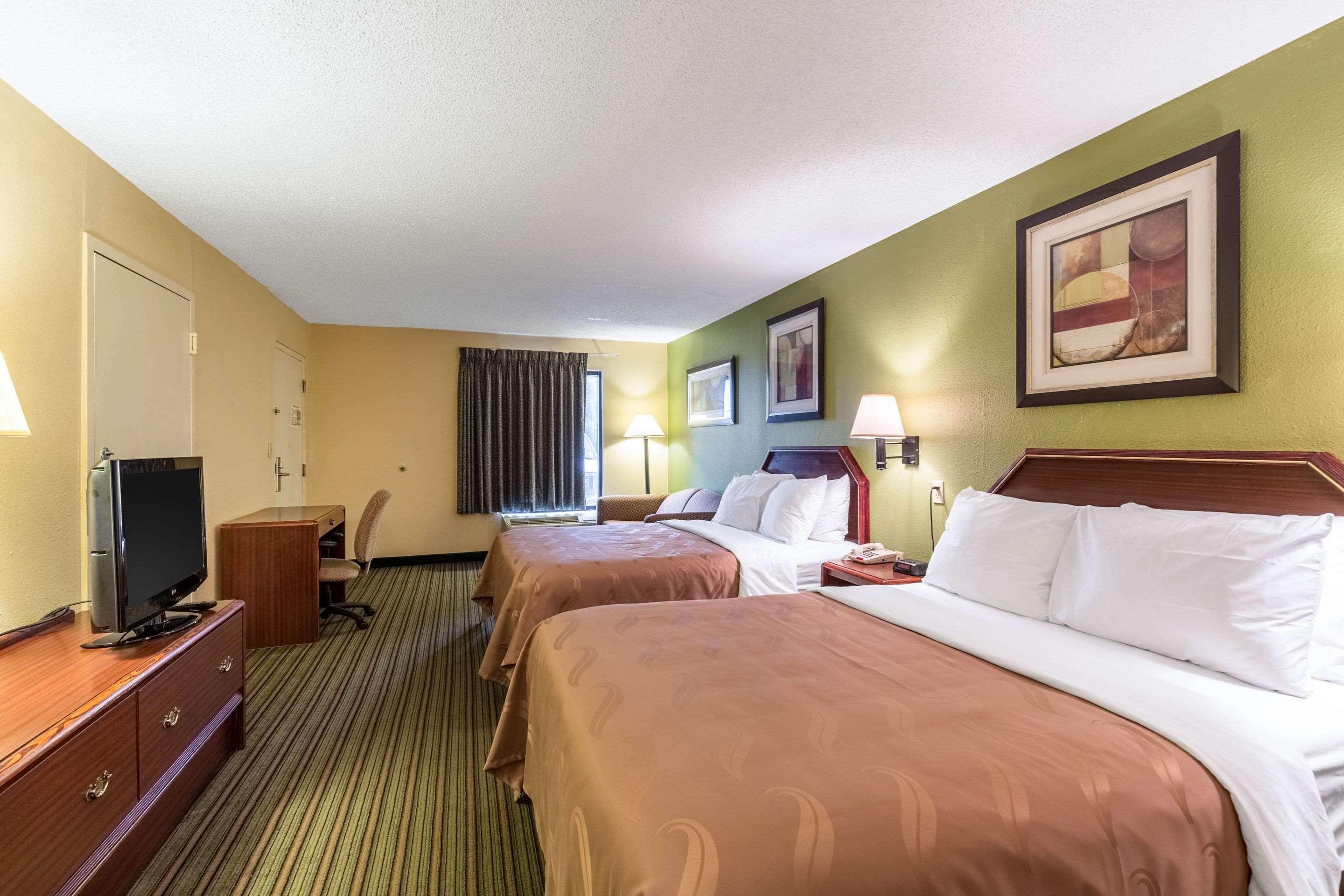 Quality Inn Александрия Екстериор снимка