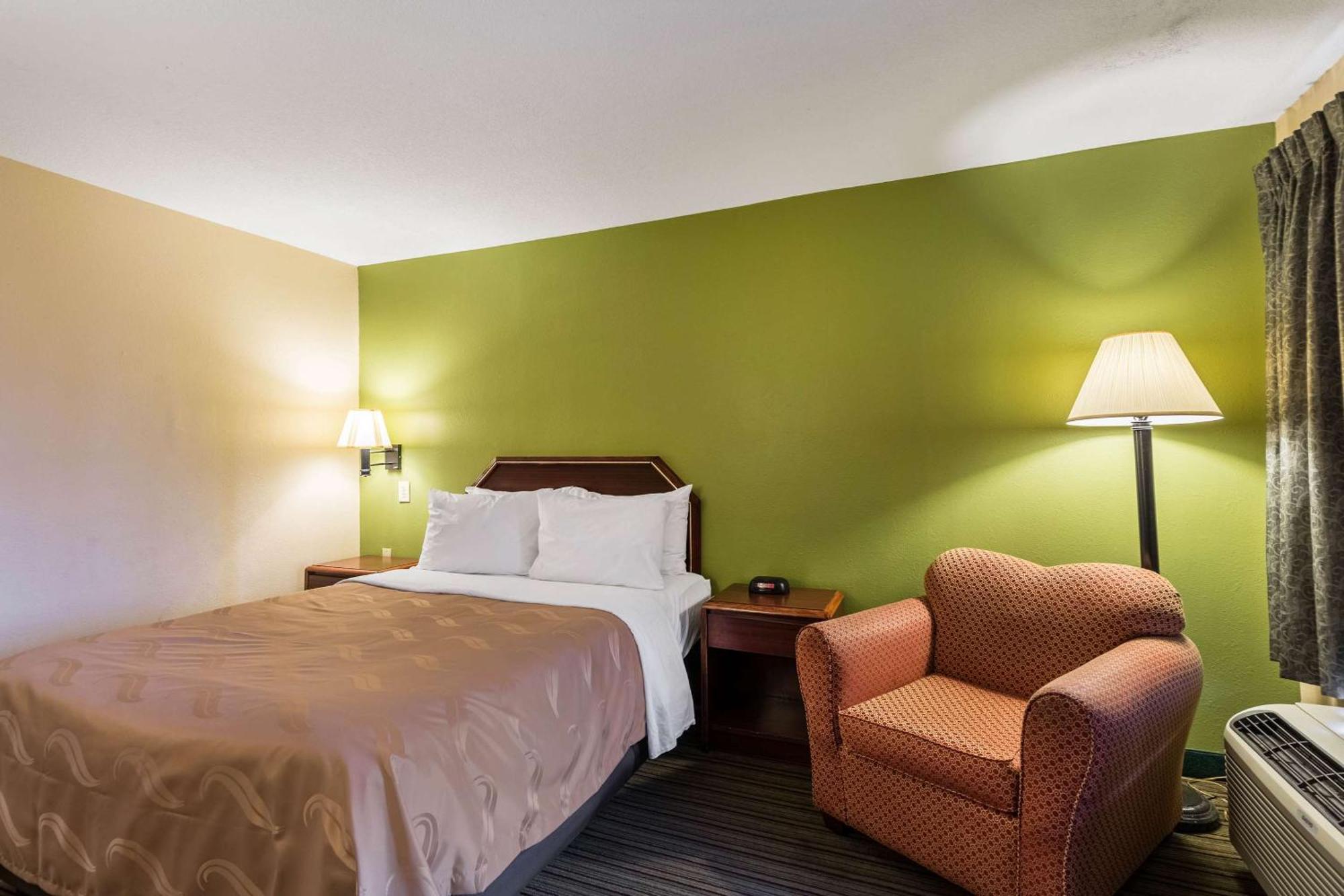Quality Inn Александрия Екстериор снимка