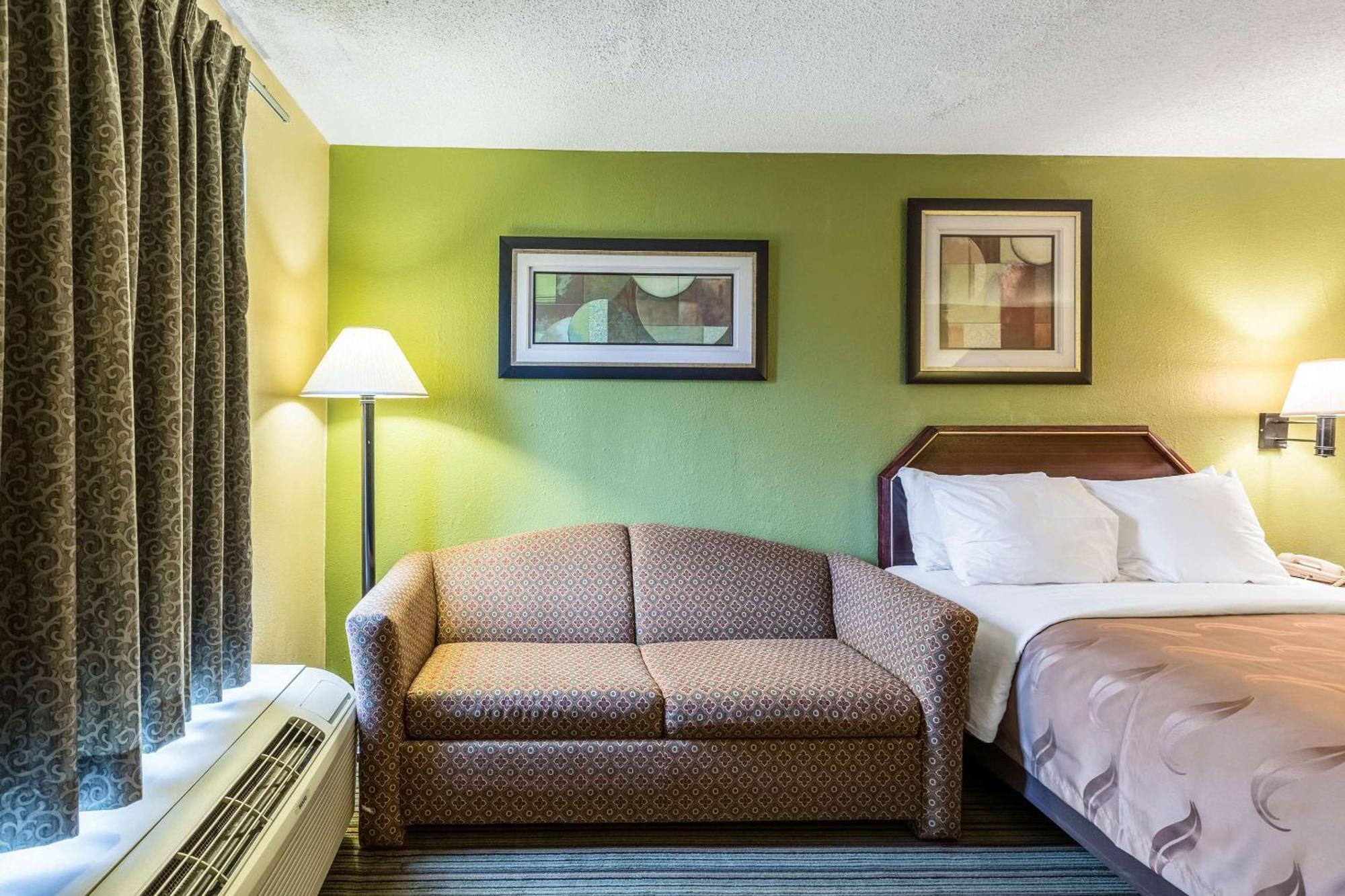 Quality Inn Александрия Екстериор снимка