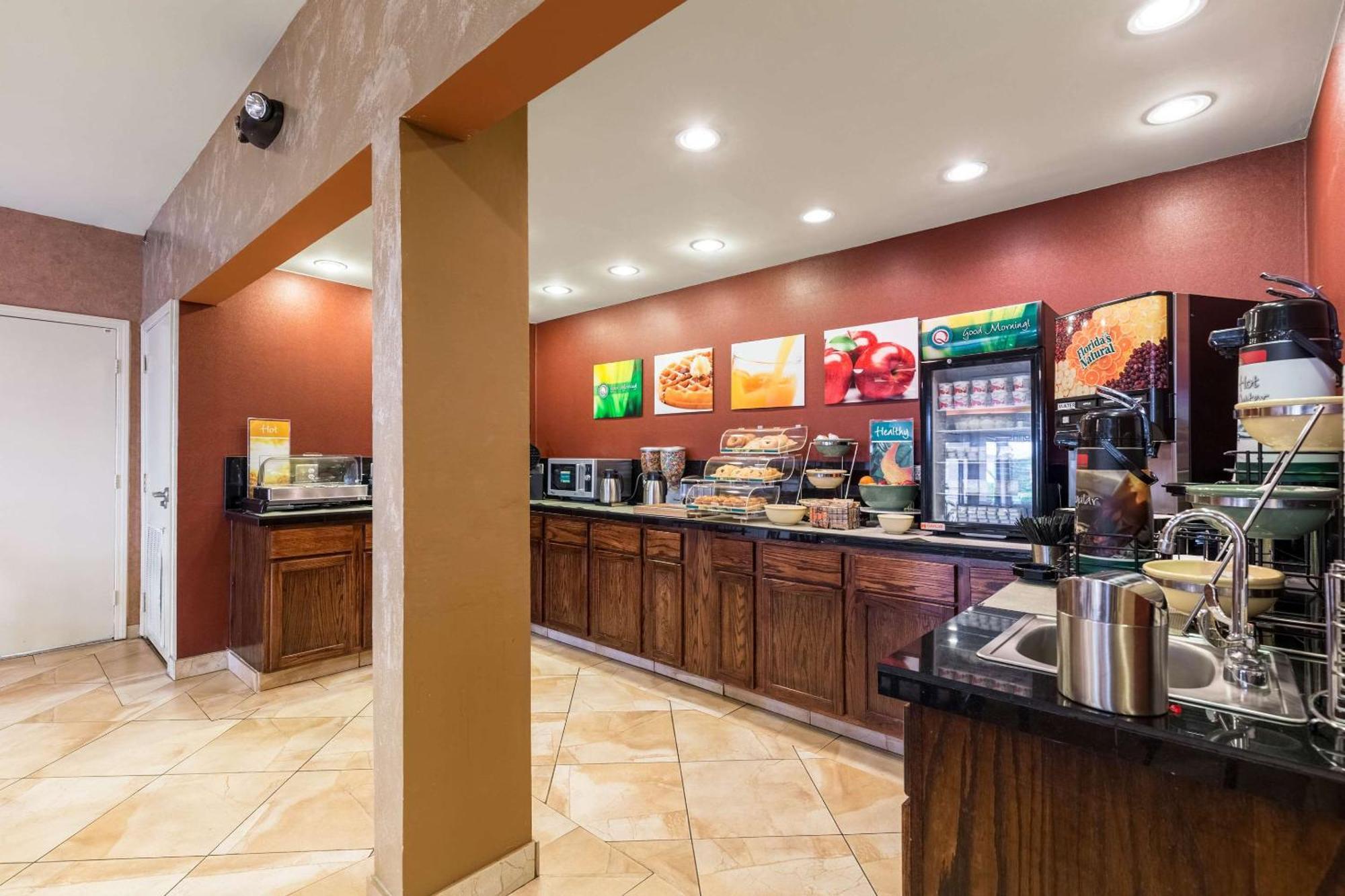 Quality Inn Александрия Екстериор снимка