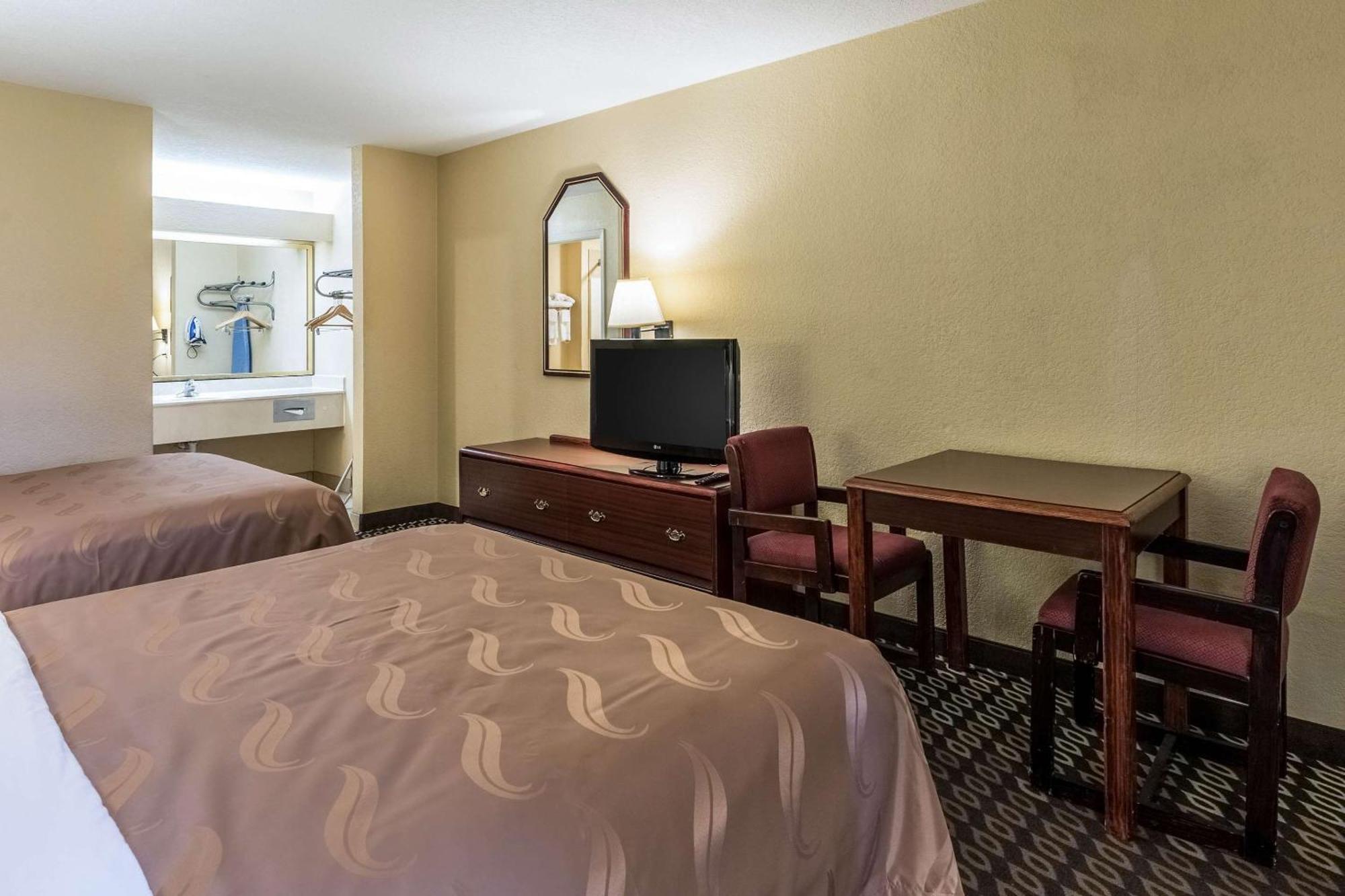Quality Inn Александрия Екстериор снимка