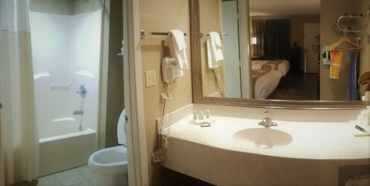 Quality Inn Александрия Екстериор снимка