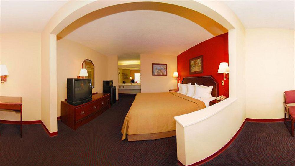 Quality Inn Александрия Екстериор снимка